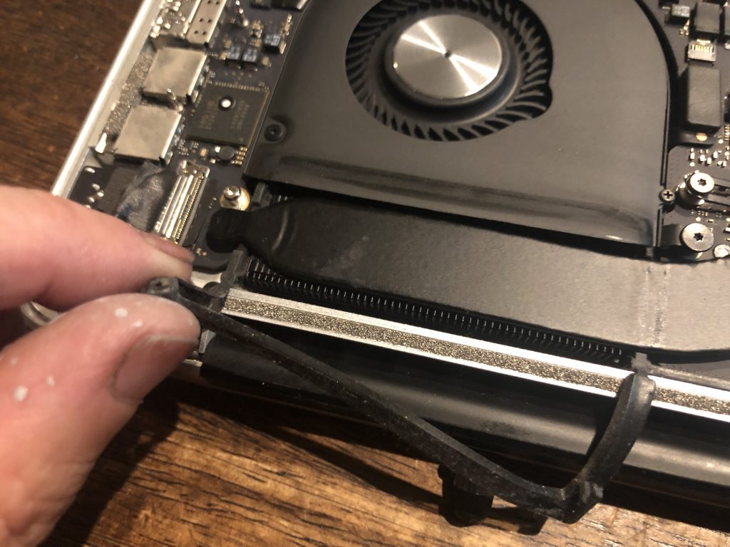mac book pro 15 mid2014 ヒートシンクグリース塗り替え。 | 髭のある生活
